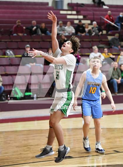 Thumbnail 2 in Oktaha vs Gore (OSSAA 2A Regional Playoff) photogallery.