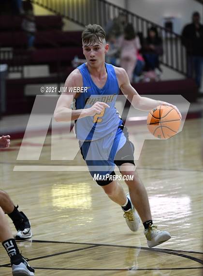 Thumbnail 3 in Oktaha vs Gore (OSSAA 2A Regional Playoff) photogallery.