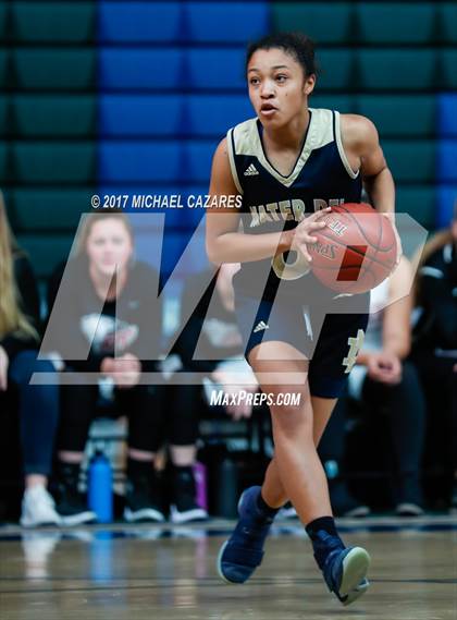 Thumbnail 1 in Santa Fe Christian vs. Mater Dei Catholic (So. Cal. Holiday Prep Classic) photogallery.