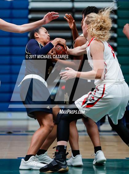 Thumbnail 2 in Santa Fe Christian vs. Mater Dei Catholic (So. Cal. Holiday Prep Classic) photogallery.