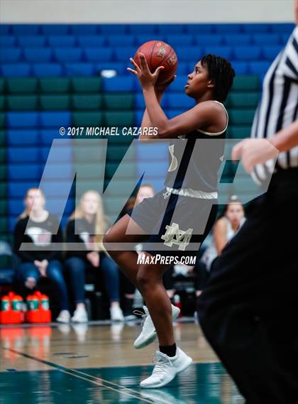 Thumbnail 2 in Santa Fe Christian vs. Mater Dei Catholic (So. Cal. Holiday Prep Classic) photogallery.