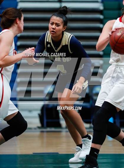 Thumbnail 1 in Santa Fe Christian vs. Mater Dei Catholic (So. Cal. Holiday Prep Classic) photogallery.