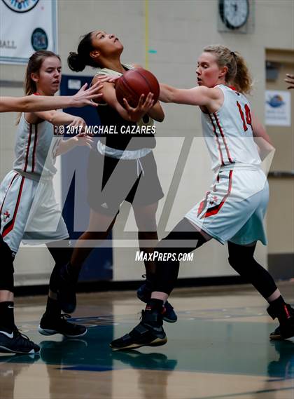 Thumbnail 1 in Santa Fe Christian vs. Mater Dei Catholic (So. Cal. Holiday Prep Classic) photogallery.