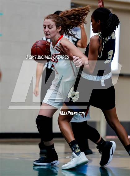 Thumbnail 1 in Santa Fe Christian vs. Mater Dei Catholic (So. Cal. Holiday Prep Classic) photogallery.