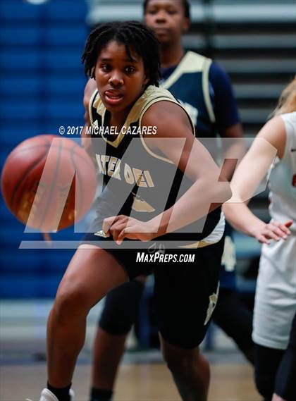 Thumbnail 3 in Santa Fe Christian vs. Mater Dei Catholic (So. Cal. Holiday Prep Classic) photogallery.