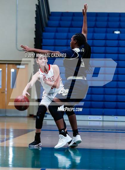 Thumbnail 2 in Santa Fe Christian vs. Mater Dei Catholic (So. Cal. Holiday Prep Classic) photogallery.