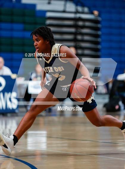 Thumbnail 1 in Santa Fe Christian vs. Mater Dei Catholic (So. Cal. Holiday Prep Classic) photogallery.