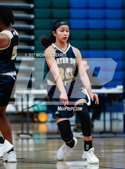 Thumbnail 2 in Santa Fe Christian vs. Mater Dei Catholic (So. Cal. Holiday Prep Classic) photogallery.