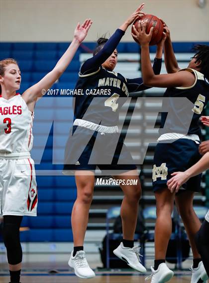 Thumbnail 1 in Santa Fe Christian vs. Mater Dei Catholic (So. Cal. Holiday Prep Classic) photogallery.