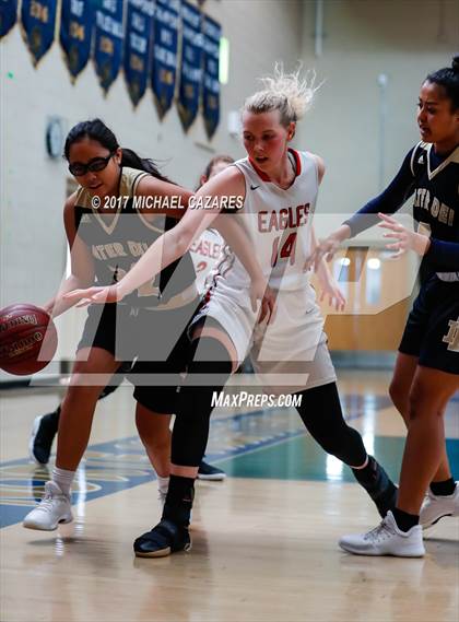 Thumbnail 1 in Santa Fe Christian vs. Mater Dei Catholic (So. Cal. Holiday Prep Classic) photogallery.