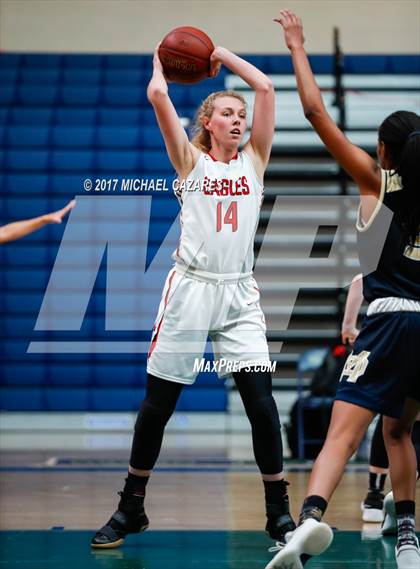 Thumbnail 3 in Santa Fe Christian vs. Mater Dei Catholic (So. Cal. Holiday Prep Classic) photogallery.