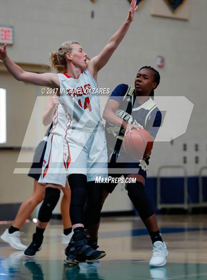 Thumbnail 1 in Santa Fe Christian vs. Mater Dei Catholic (So. Cal. Holiday Prep Classic) photogallery.