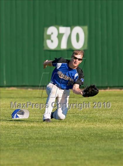 Thumbnail 2 in Friendswood vs Mayde Creek (Alvin Tournament) photogallery.