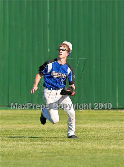 Thumbnail 3 in Friendswood vs Mayde Creek (Alvin Tournament) photogallery.