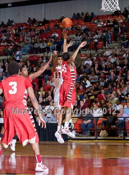 Thumbnail 3 in South Grand Prairie vs. Hanks (5A Region 1 Semi Final) photogallery.