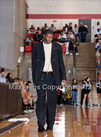 Thumbnail 2 in South Grand Prairie vs. Hanks (5A Region 1 Semi Final) photogallery.