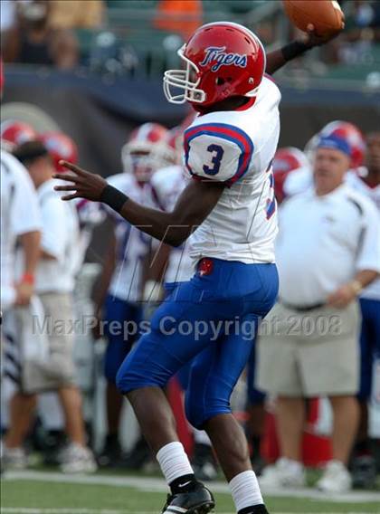 Thumbnail 1 in Colerain vs. McKeesport (Kirk Herbstreit Varsity Football Series) photogallery.