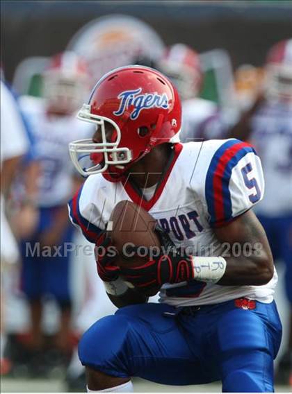 Thumbnail 1 in Colerain vs. McKeesport (Kirk Herbstreit Varsity Football Series) photogallery.