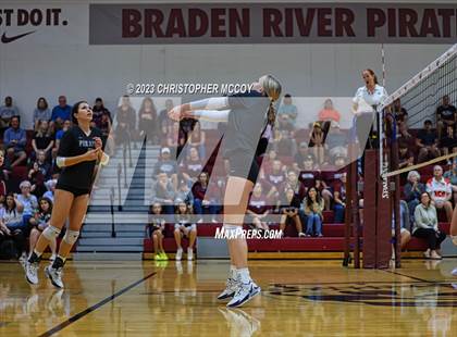 Thumbnail 1 in Gulf Coast vs Braden River (FHSAA 5A Region 3 Regional Semifinal) photogallery.