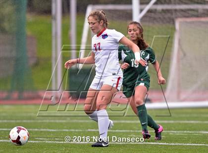 Thumbnail 2 in St. Ignatius vs. Sacred Heart Cathedral Prep photogallery.
