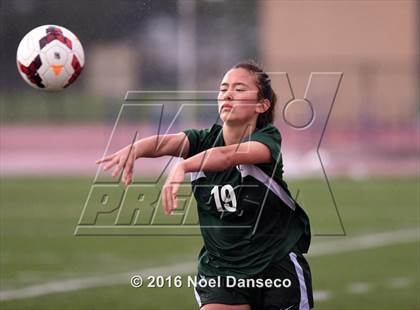 Thumbnail 1 in St. Ignatius vs. Sacred Heart Cathedral Prep photogallery.