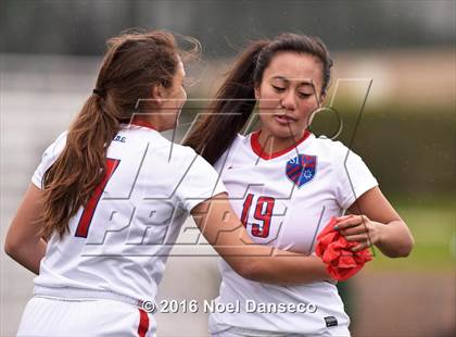 Thumbnail 3 in St. Ignatius vs. Sacred Heart Cathedral Prep photogallery.