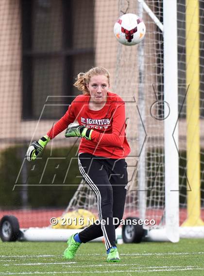 Thumbnail 2 in St. Ignatius vs. Sacred Heart Cathedral Prep photogallery.