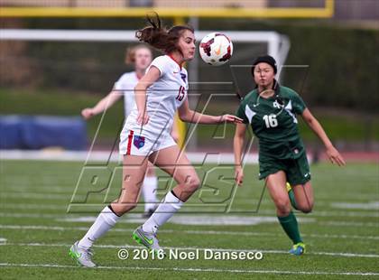 Thumbnail 1 in St. Ignatius vs. Sacred Heart Cathedral Prep photogallery.