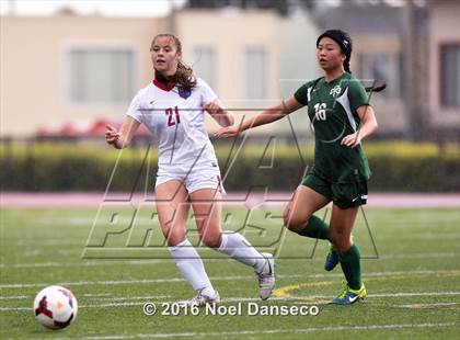 Thumbnail 1 in St. Ignatius vs. Sacred Heart Cathedral Prep photogallery.