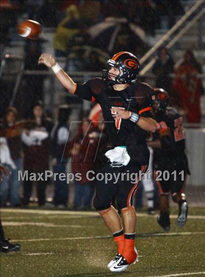 Thumbnail 3 in Liberty-Eylau vs. Gilmer (3A Region 2 Bi-District Final) photogallery.
