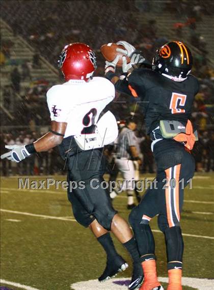 Thumbnail 1 in Liberty-Eylau vs. Gilmer (3A Region 2 Bi-District Final) photogallery.