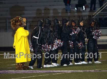 Thumbnail 1 in Liberty-Eylau vs. Gilmer (3A Region 2 Bi-District Final) photogallery.