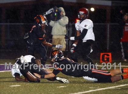 Thumbnail 3 in Liberty-Eylau vs. Gilmer (3A Region 2 Bi-District Final) photogallery.