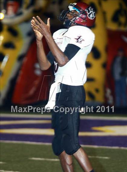 Thumbnail 1 in Liberty-Eylau vs. Gilmer (3A Region 2 Bi-District Final) photogallery.
