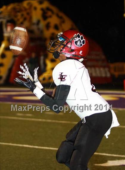 Thumbnail 2 in Liberty-Eylau vs. Gilmer (3A Region 2 Bi-District Final) photogallery.