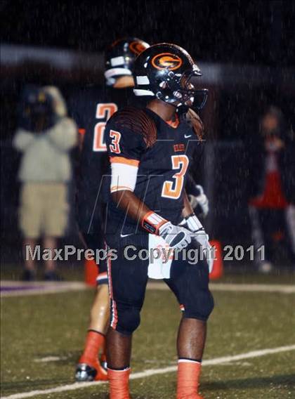 Thumbnail 1 in Liberty-Eylau vs. Gilmer (3A Region 2 Bi-District Final) photogallery.