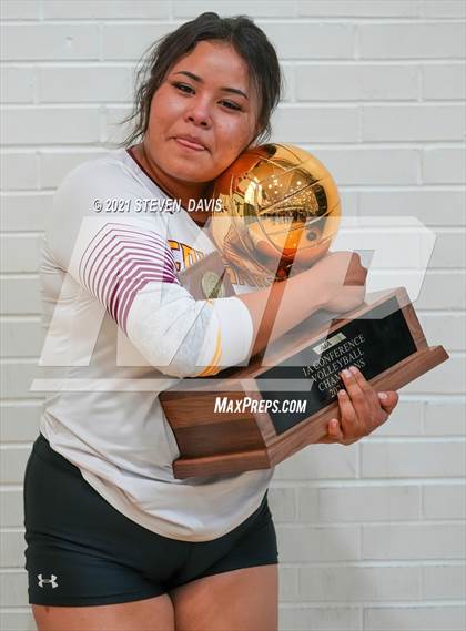 Thumbnail 3 in Rock Point vs. Tempe Prep (AIA 1A Finals Awards) photogallery.