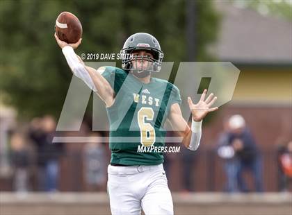 Thumbnail 2 in Byron Center vs. Zeeland West photogallery.