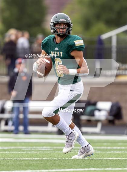 Thumbnail 1 in Byron Center vs. Zeeland West photogallery.