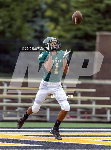 Thumbnail 3 in Byron Center vs. Zeeland West photogallery.