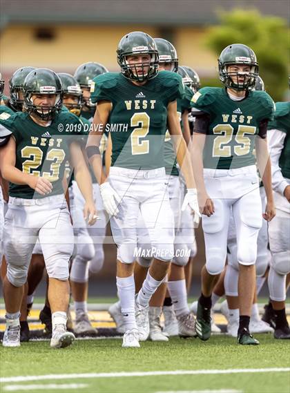 Thumbnail 2 in Byron Center vs. Zeeland West photogallery.