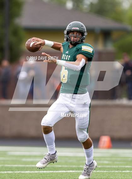 Thumbnail 3 in Byron Center vs. Zeeland West photogallery.