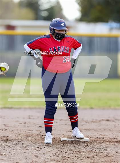 Thumbnail 2 in Paso Robles vs. Sanger photogallery.