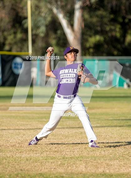 Thumbnail 2 in Norwalk vs La Salle photogallery.