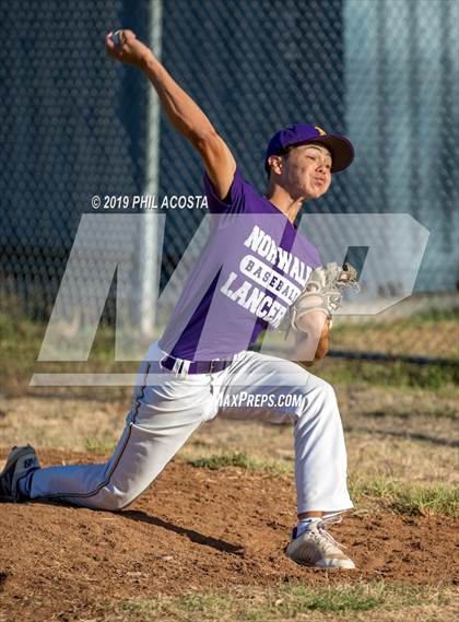 Thumbnail 3 in Norwalk vs La Salle photogallery.