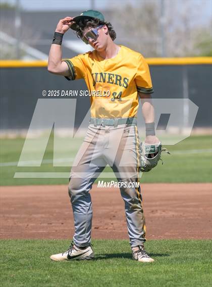 Thumbnail 2 in Columbine vs. Bishop Manogue (Coach Bob Invitational) photogallery.