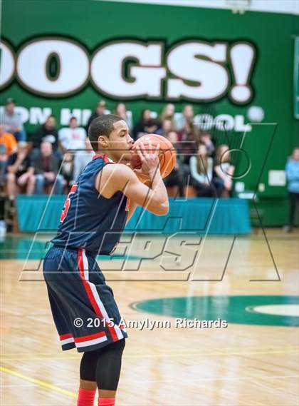 Thumbnail 2 in Stanwood vs. Kennedy Catholic photogallery.