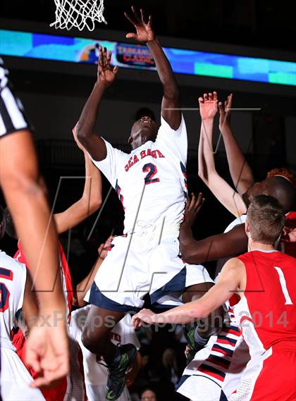 Thumbnail 2 in Mater Dei vs. Redondo Union (Tarkanian Classic) photogallery.