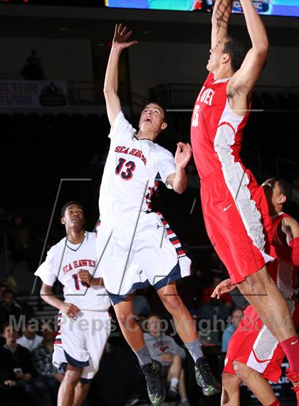 Thumbnail 2 in Mater Dei vs. Redondo Union (Tarkanian Classic) photogallery.