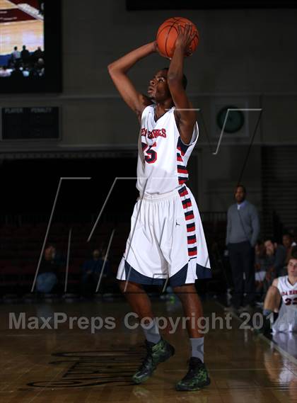 Thumbnail 1 in Mater Dei vs. Redondo Union (Tarkanian Classic) photogallery.